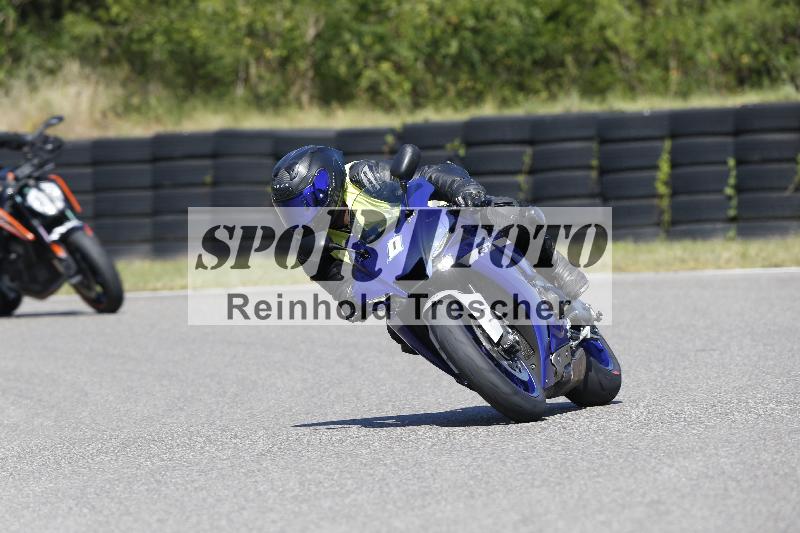 /Archiv-2025/48 25.08.2025 Cornu Master School ADR/blau-bleu/0-1